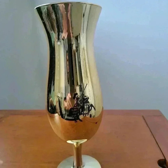 TALL  GLASS GOLDEN  MEMORABILIA HOTEL CASINO EXCALIBUR - Picture 2 of 3